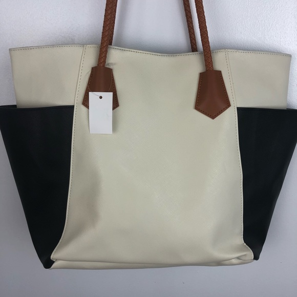 Super Cute NWOT Cream & Black Tote Bag Size 16 x 12 x 5 - Picture 3 of 6